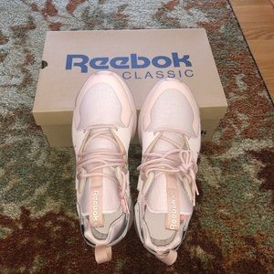 🎊🎉Brand New Reebok Unisex Classic Size 9